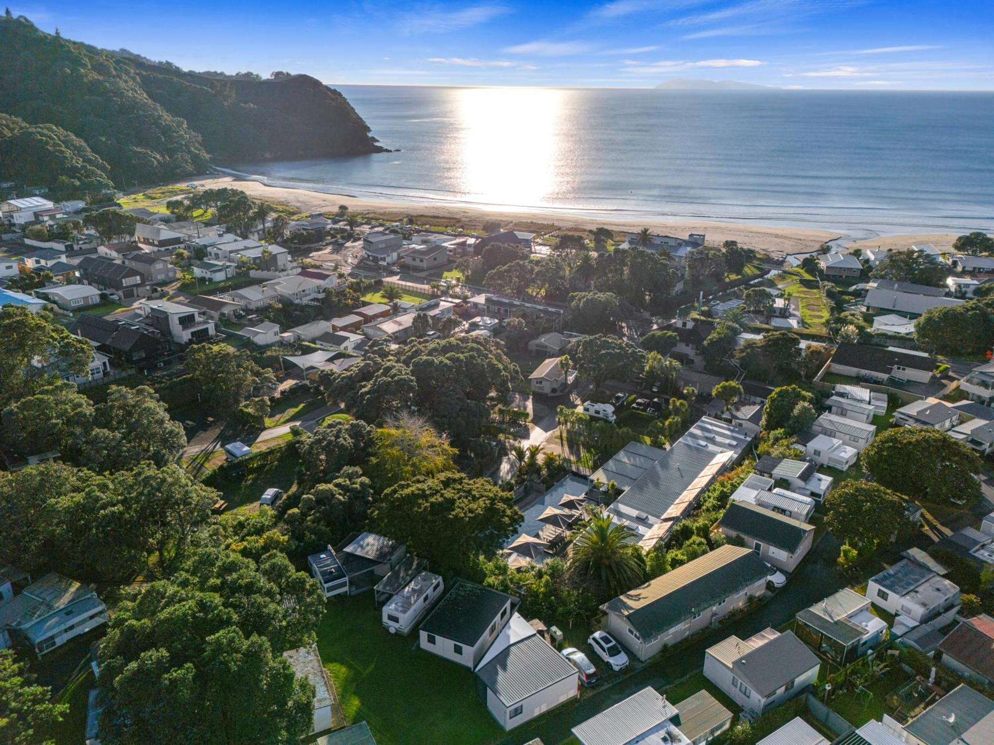 Tasman Holiday Parks - Waihi Beach Exterior photo Aerial view of the town