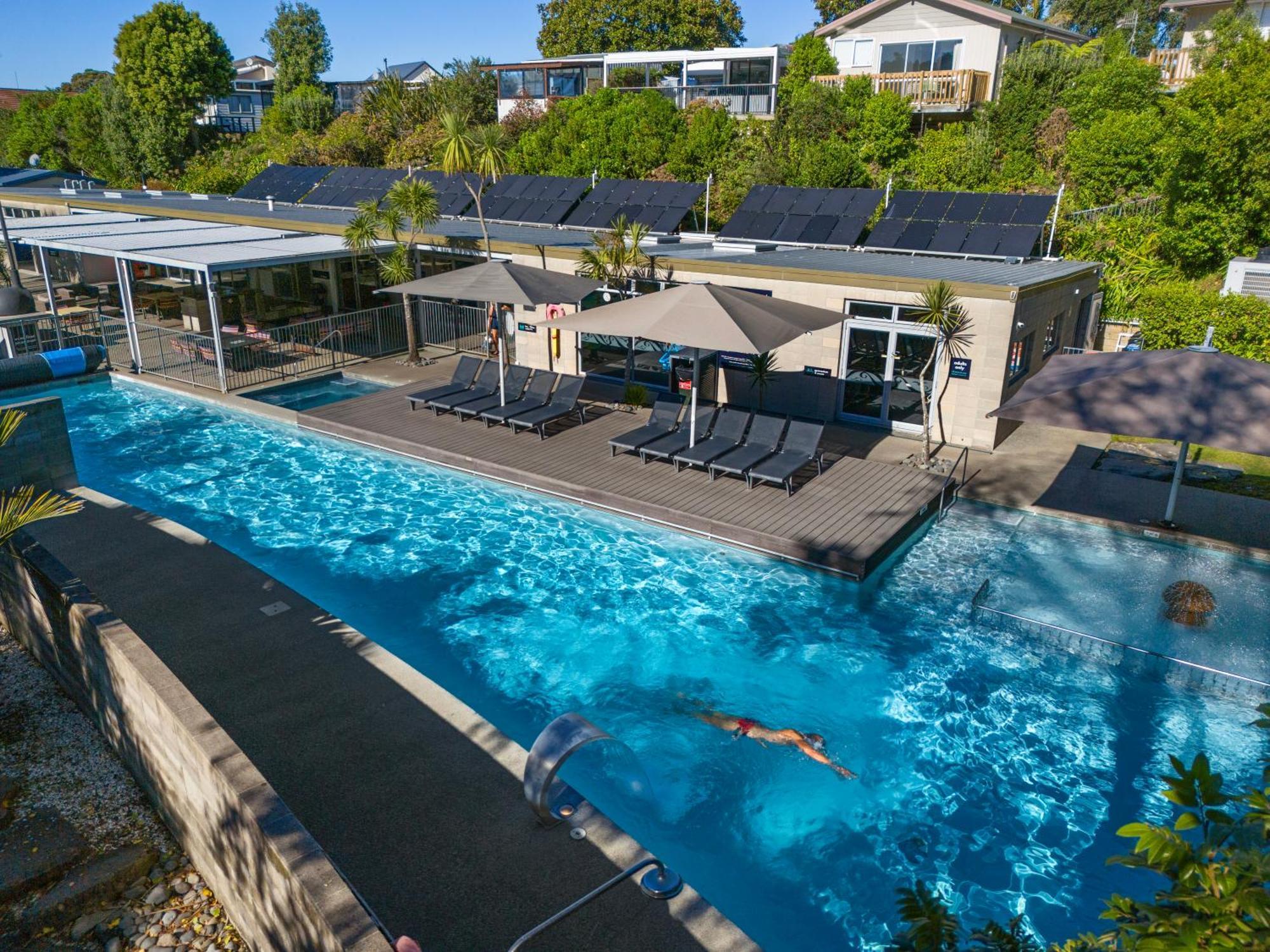Tasman Holiday Parks - Waihi Beach Exterior photo The swimming pool at the hotel