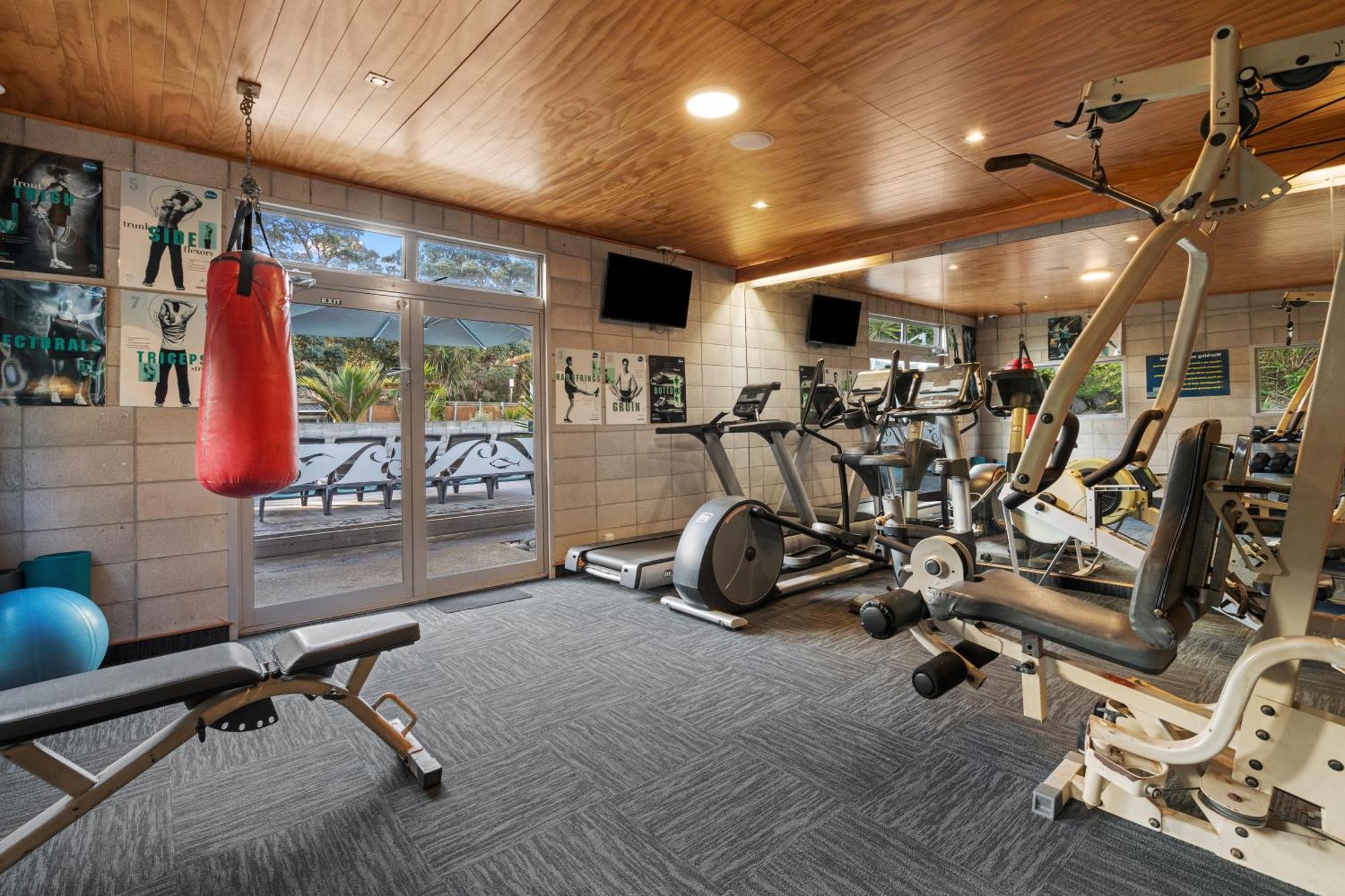 Tasman Holiday Parks - Waihi Beach Exterior photo A home gym