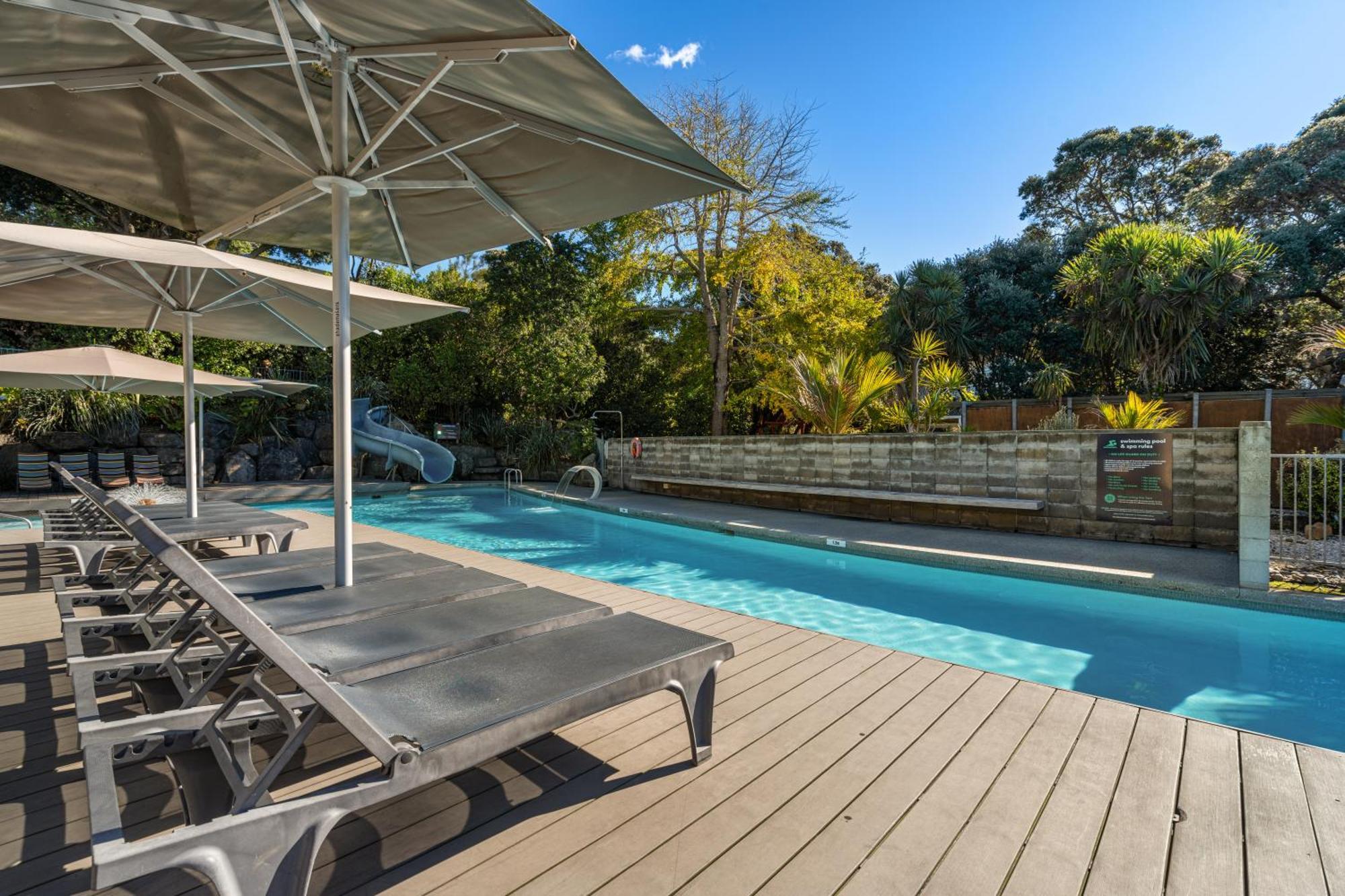Tasman Holiday Parks - Waihi Beach Exterior photo The pool at the hotel
