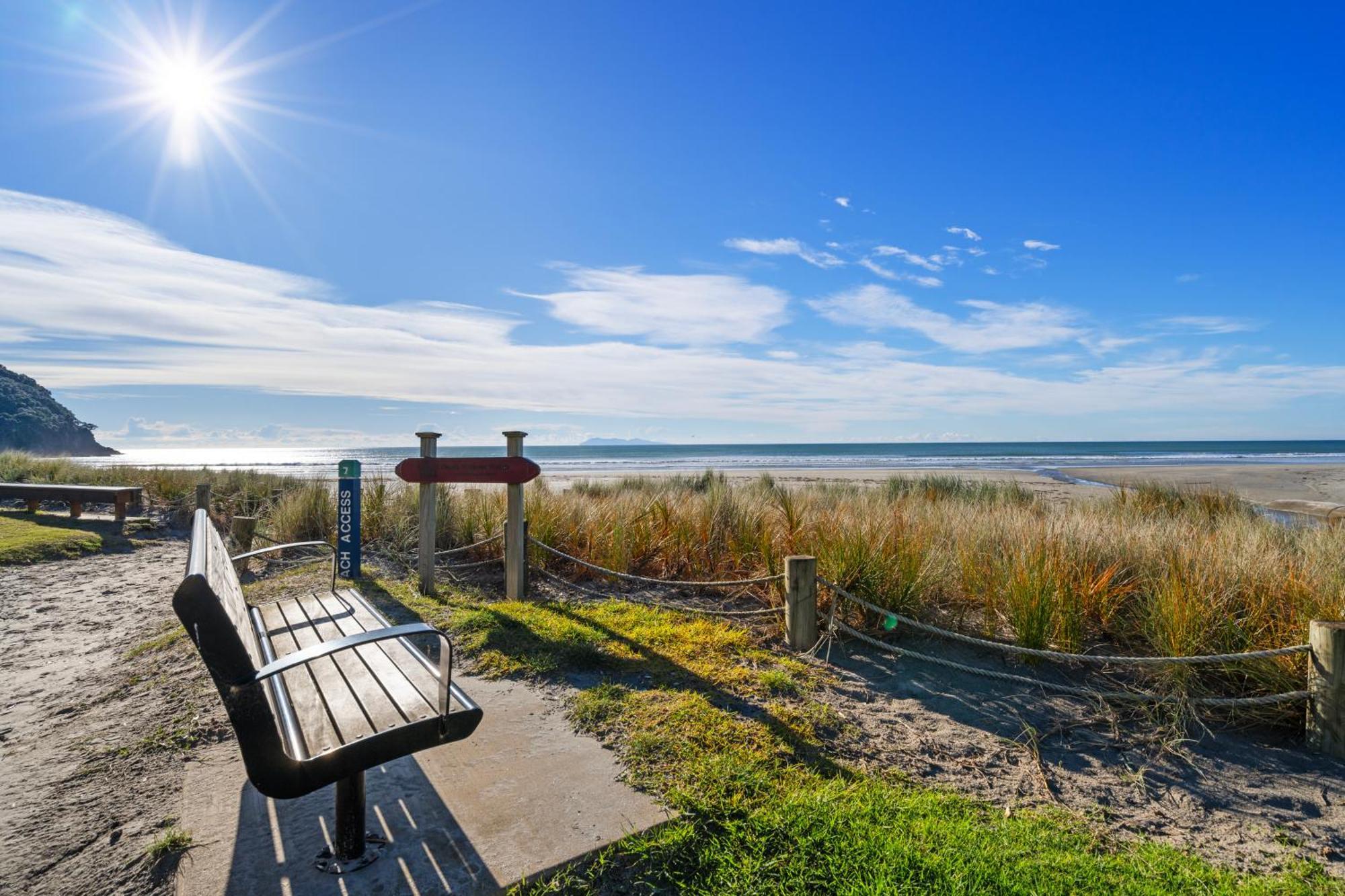 Tasman Holiday Parks - Waihi Beach Exterior photo The beach at the end of the boardwalk