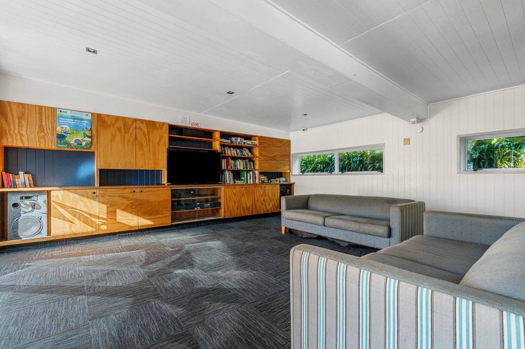 Tasman Holiday Parks - Waihi Beach Exterior photo Interior of the house