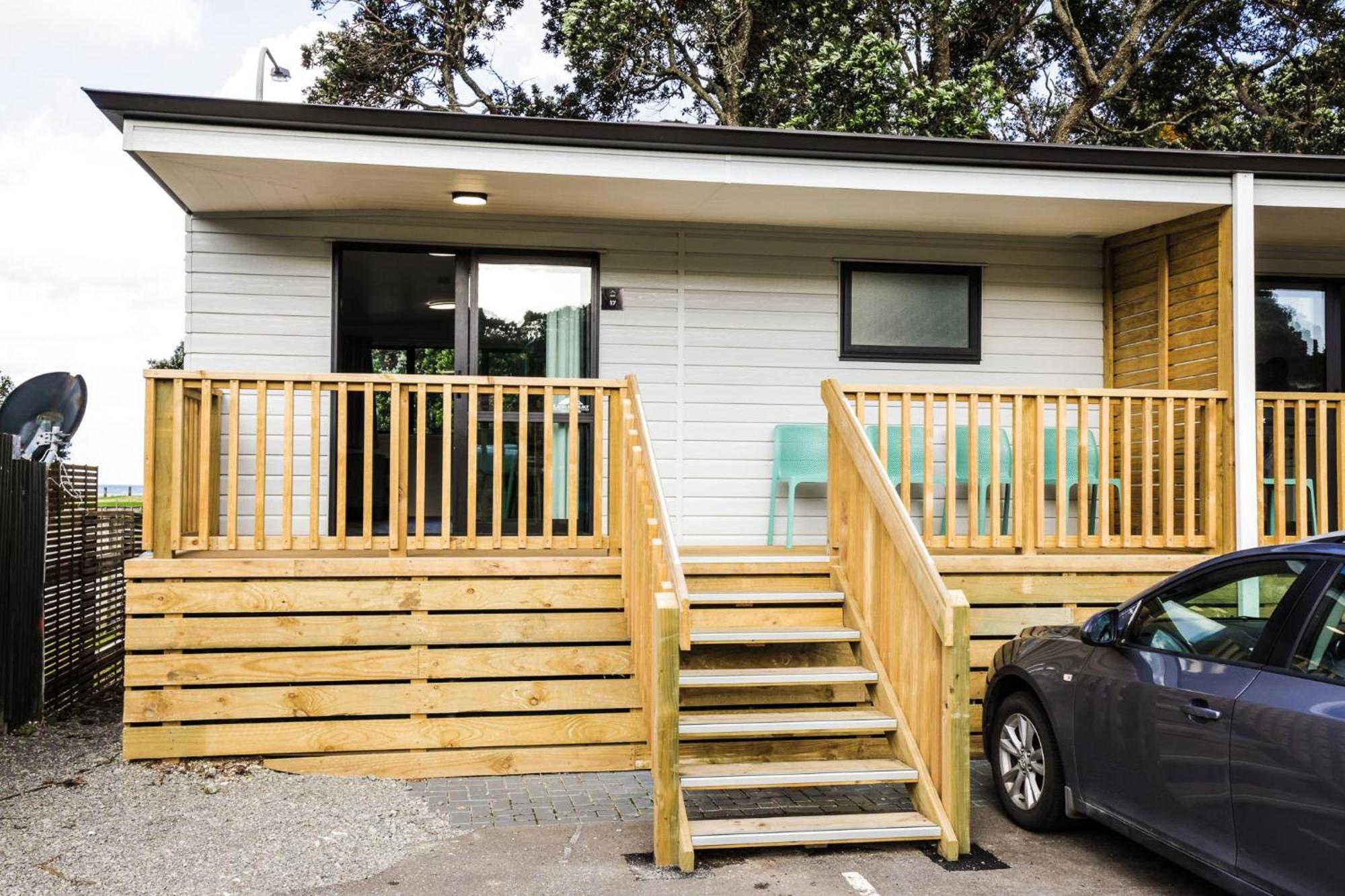 Tasman Holiday Parks - Waihi Beach Exterior photo A tiny home in New Zealand