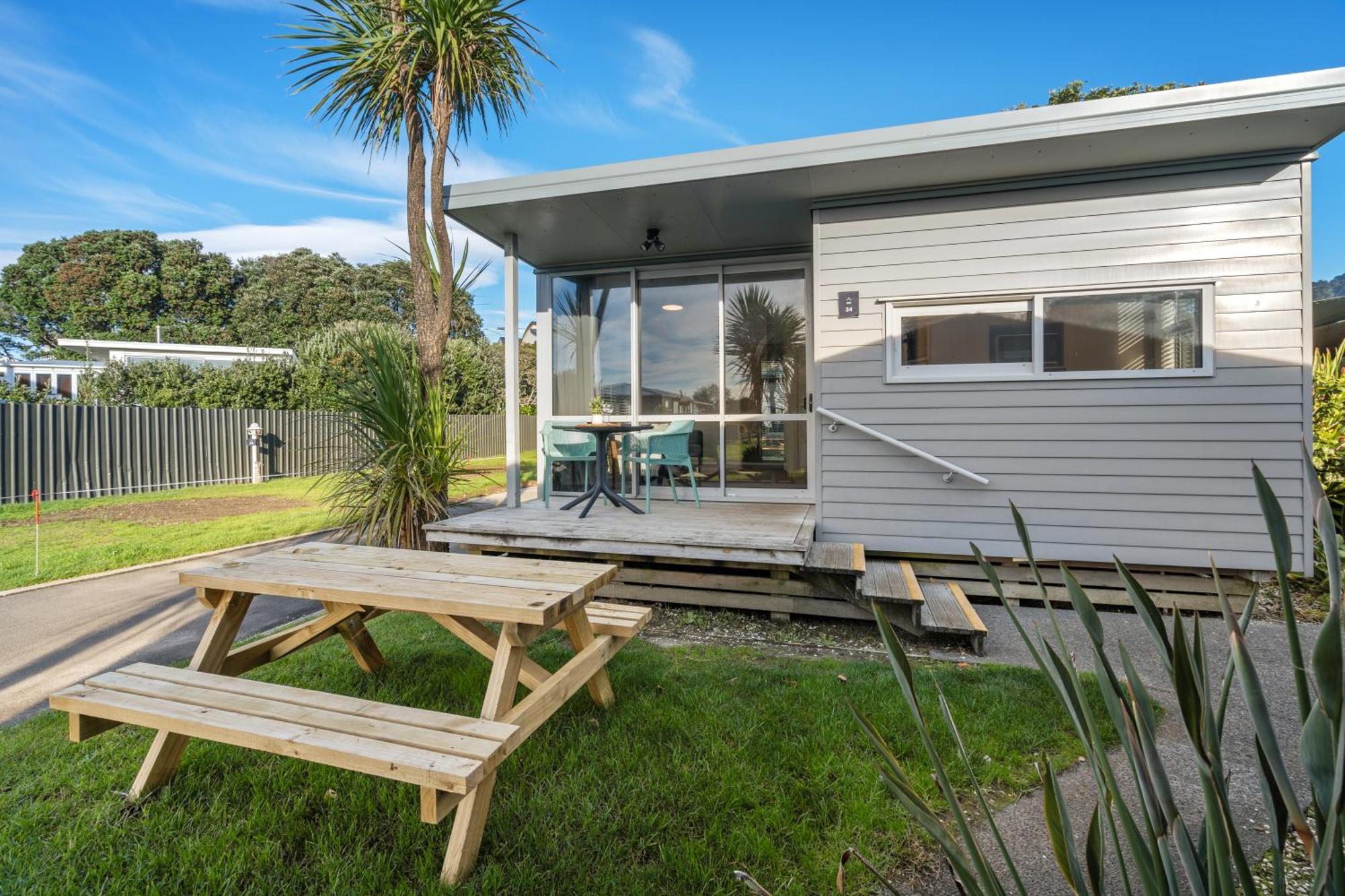 Tasman Holiday Parks - Waihi Beach Exterior photo A bach at Waikare