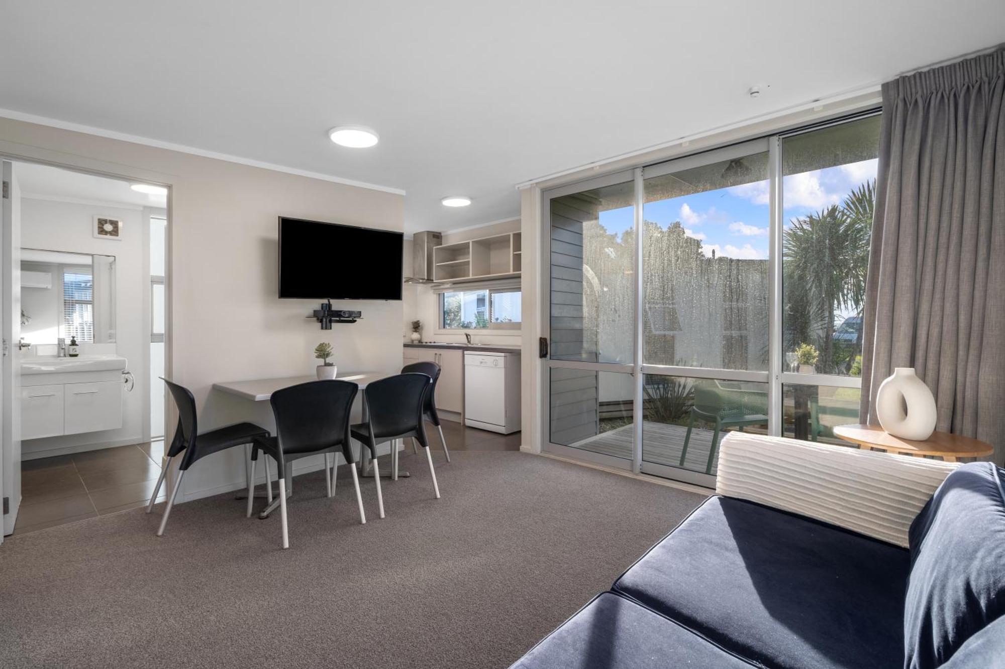 Tasman Holiday Parks - Waihi Beach Exterior photo A typical one-bedroom apartment at the hotel