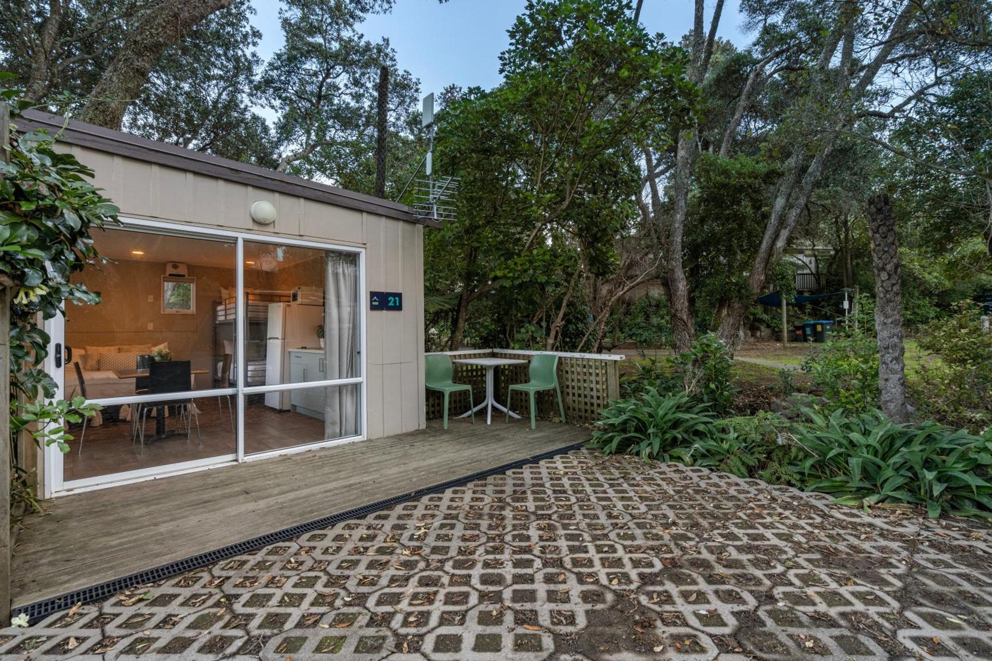 Tasman Holiday Parks - Waihi Beach Exterior photo A typical house at the village