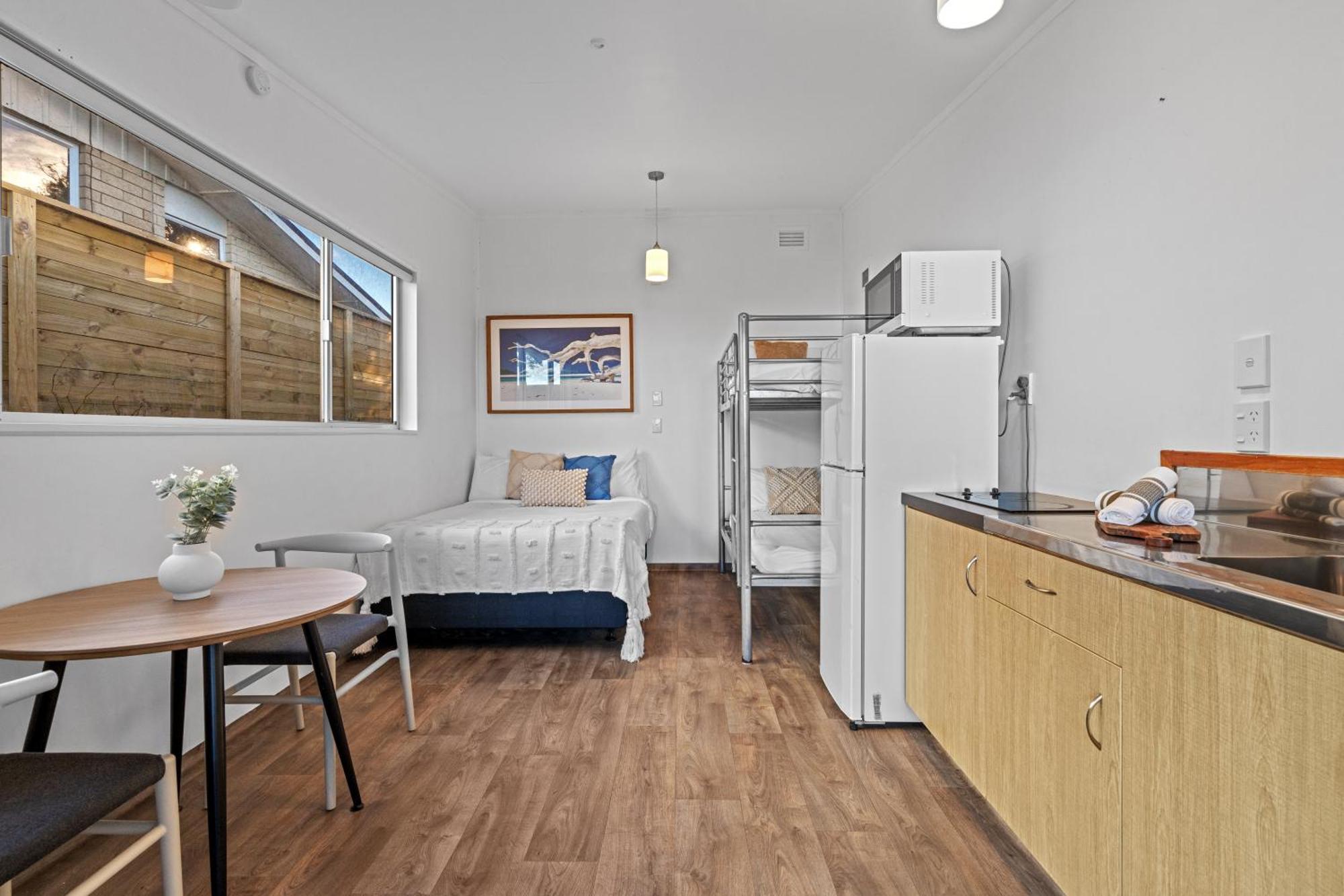 Tasman Holiday Parks - Waihi Beach Exterior photo A typical studio apartment