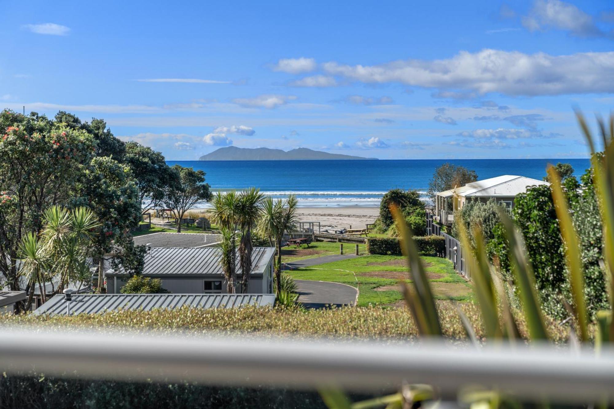 Tasman Holiday Parks - Waihi Beach Exterior photo View of the bay from the town