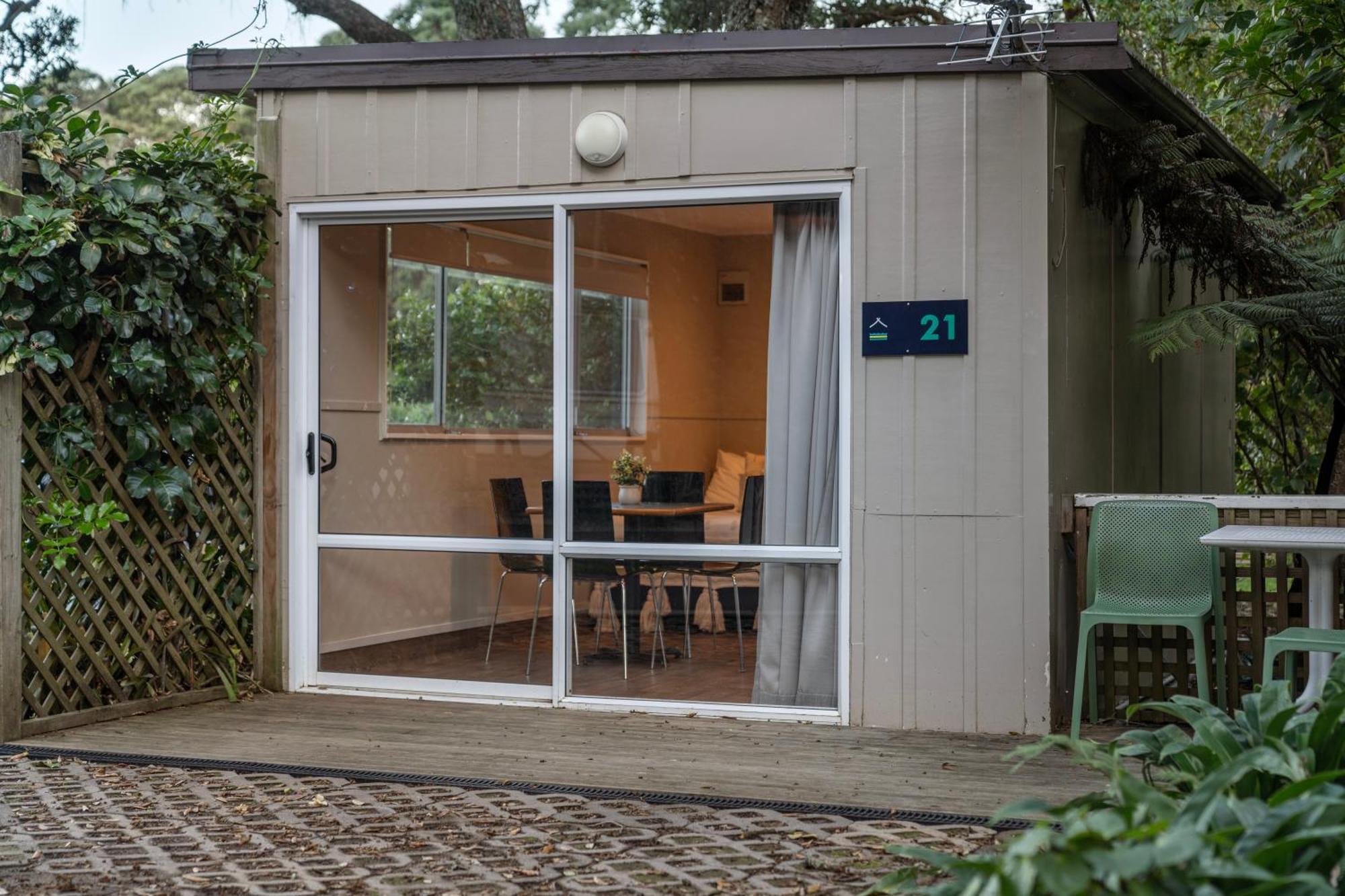 Tasman Holiday Parks - Waihi Beach Exterior photo A garden room in Auckland, New Zealand